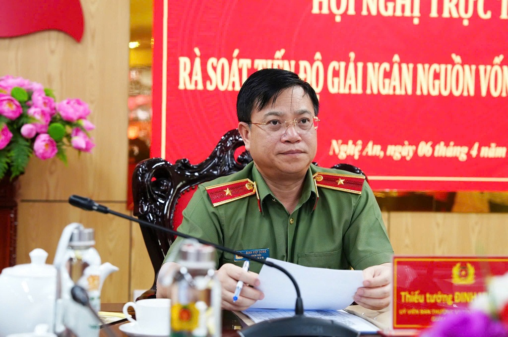Đồng chí Thiếu tướng Đinh Việt Dũng, Ủy viên Ban Thường vụ Tỉnh ủy, Bí thư Đảng ủy, Giám đốc Công an tỉnh chủ trì Hội nghị tại điểm cầu Công an tỉnh Nghệ An