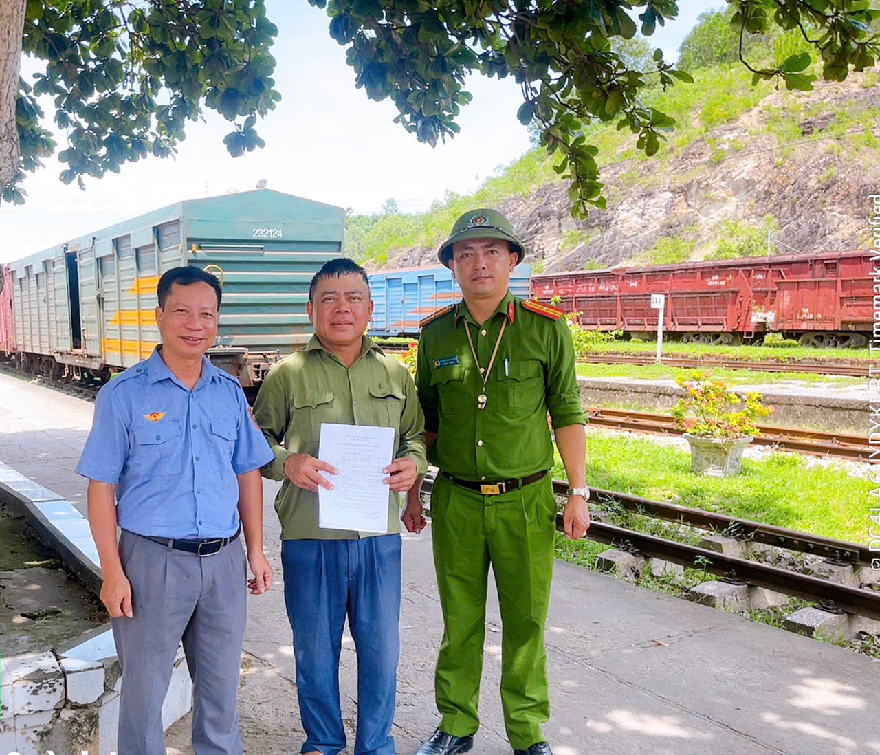 Công an xã tổ chức ký cam kết