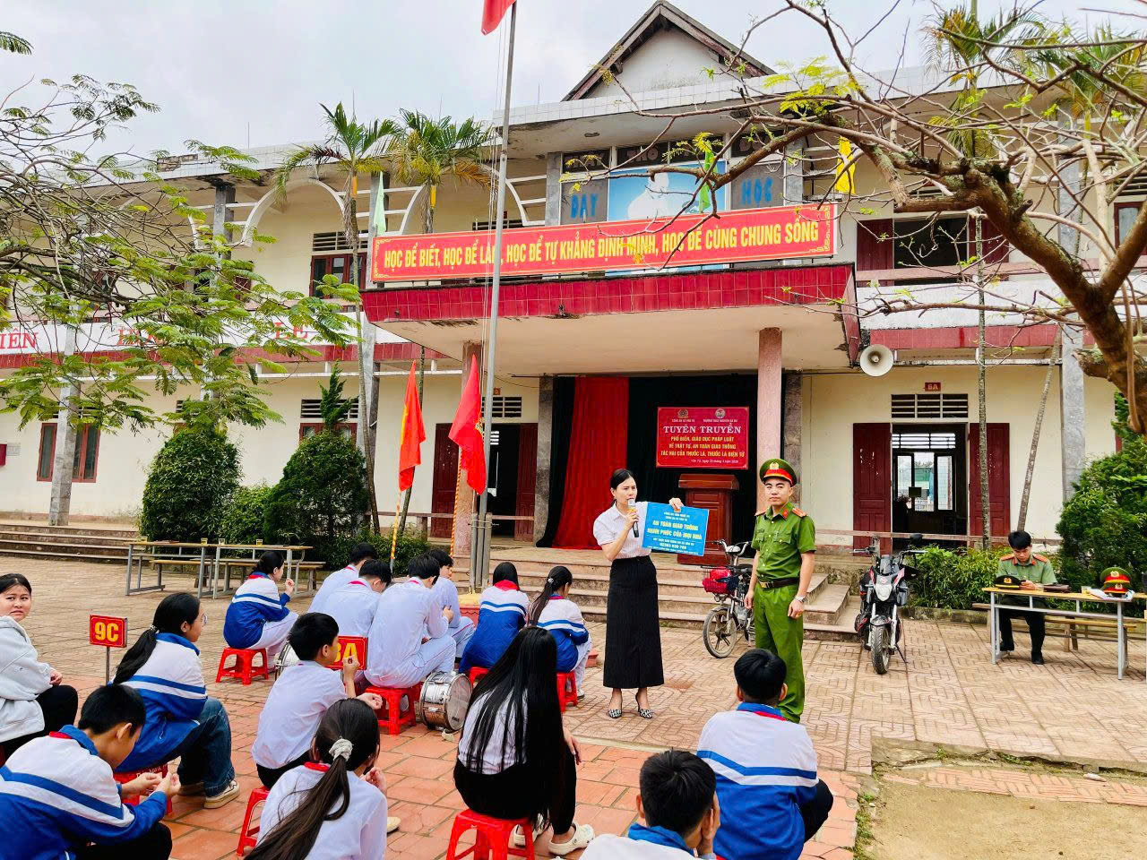 Công bố số điện thoại trực ban của Công an xã