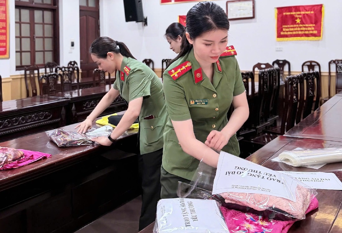 Từng bộ áo dài được hội viên chuẩn bị cẩn thận, chu đáo