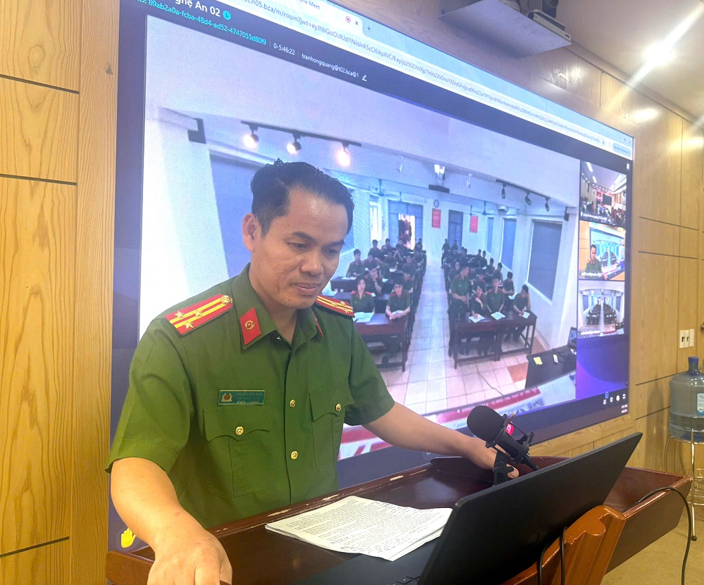  Công an tỉnh Nghệ An tổ chức báo cáo thực tế cho học viên Học viện CSND từ điểm cầu của Công an tỉnh.