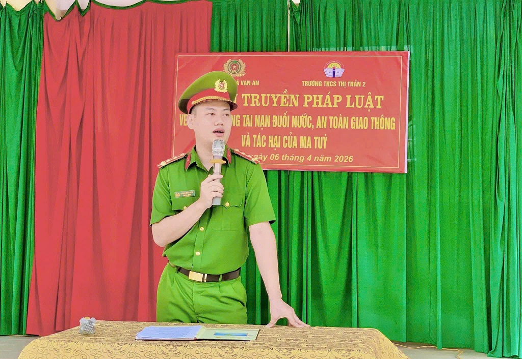 Công an xã Vạn An tuyên truyền phòng, chống ma túy; đuối nước và phổ biến Luật trật tự an toàn giao thông