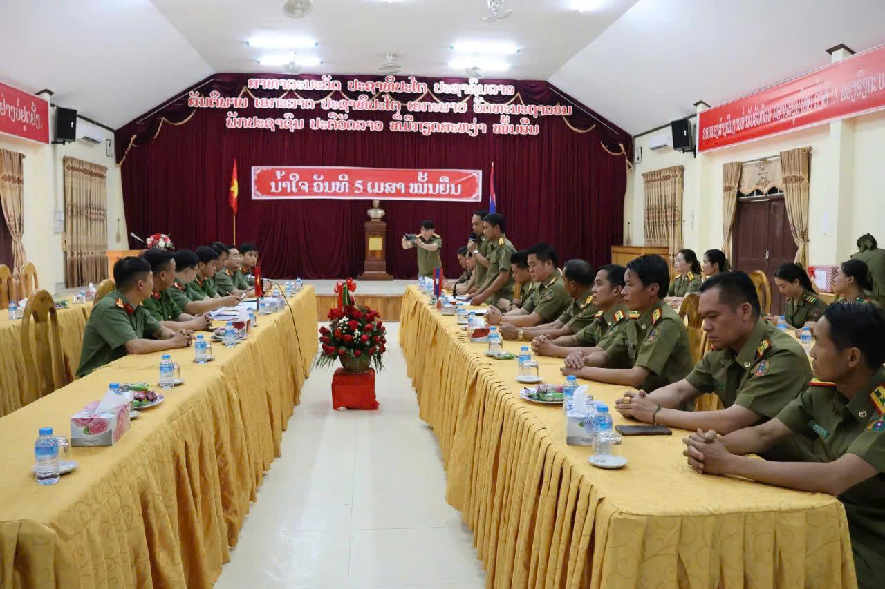 Toàn cảnh cuộc gặp mặt giữa đoàn công tác Công an tỉnh Nghệ An và Công an tỉnh Hủa Phăn