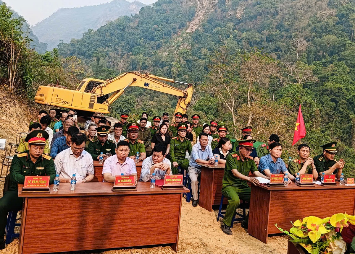 Đại biểu tham dự buổi lễ