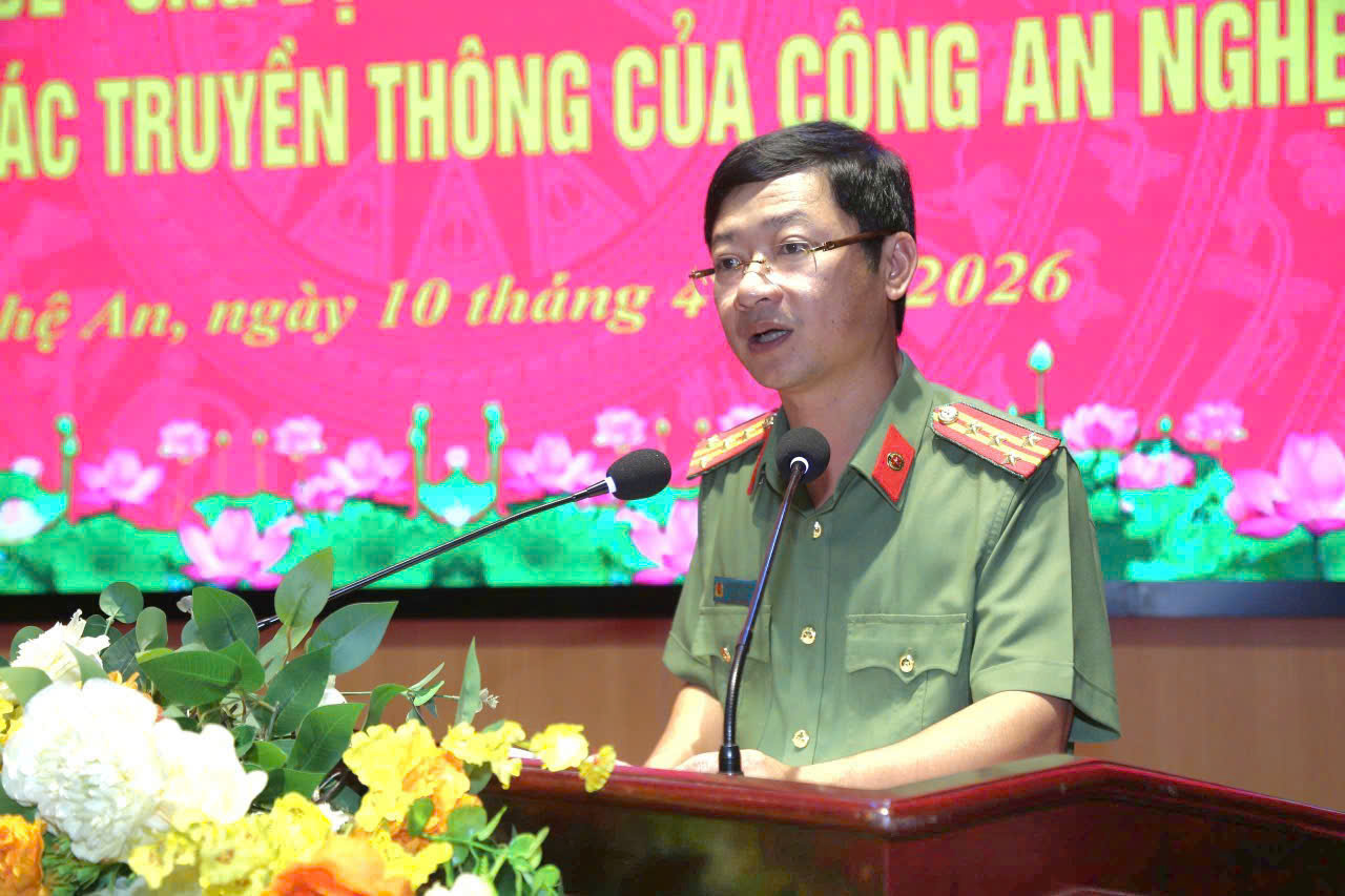 Đồng chí Đại tá Trần Ngọc Tuấn, Phó Giám đốc Công an tỉnh phát biểu tại Hội nghị