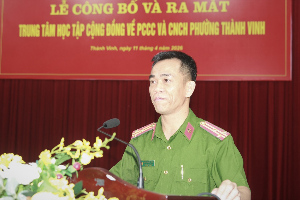 Đồng chí Thượng tá Nguyễn Đức Hùng, Phó Trưởng phòng Cảnh sát PCCC & CNCH Công an tỉnh phát biểu  