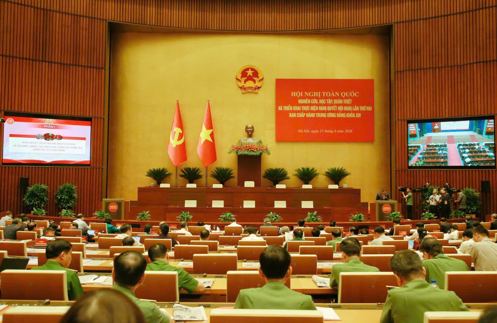 Hội nghị toàn quốc nghiên cứu, học tập, quán triệt và triển khai thực hiện Nghị quyết Hội nghị lần thứ hai, Ban Chấp hành Trung ương Đảng khóa XIV