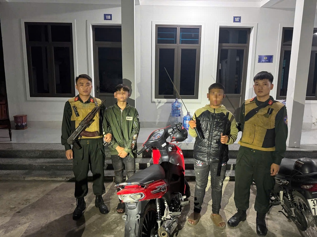  02 đối tượng T.N.P. và N.V.Q. tại Cơ quan Công an