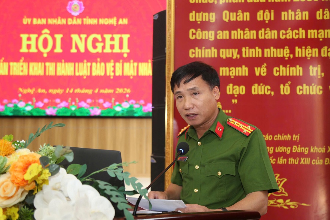 Đồng chí Đại tá Nguyễn Duy Thanh - Phó Giám đốc Công an tỉnh phát biểu tại Hội nghị
