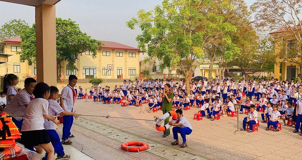 Công an  xã Đông Hiếu tuyên truyền phòng, chống đuối nước cho học sinh