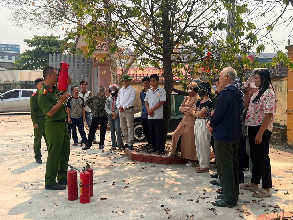 Học viên được hướng dẫn kỹ năng sơ cấp cứu khi xảy ra sự cố cháy, nổ