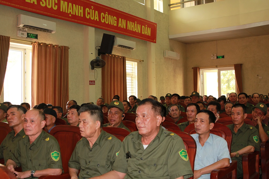 Lực lượng tham gia bảo vệ an ninh, trật tự ở cơ sở Công an phường Trường Vinh tham dự Hội nghị