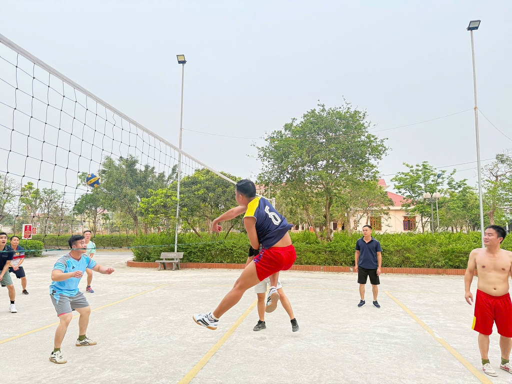 Giao lưu bóng chuyền