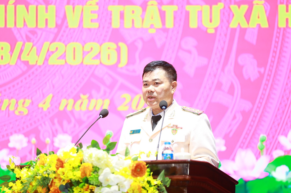 Đồng chí Đại tá Lương Thế Lộc, Trưởng phòng Cảnh sát Quản lý hành chính về trật tự xã hội phát biểu tại buổi lễ