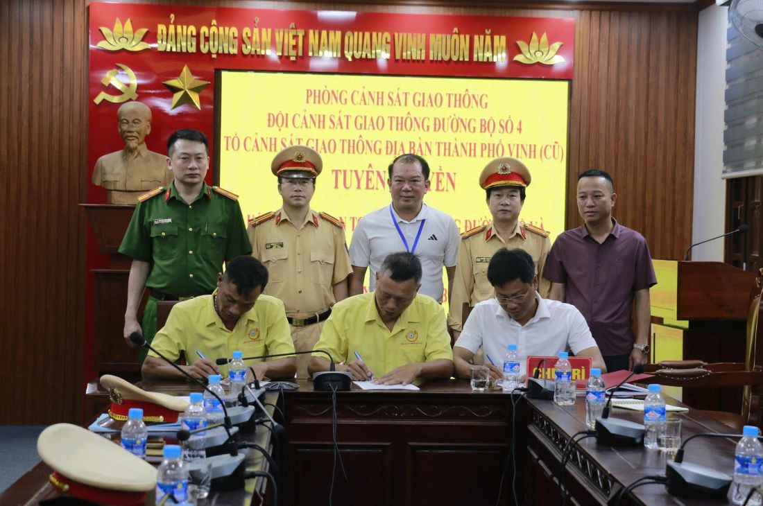 Doanh nghiệp kinh doanh vận tải và lái xe ký cam kết