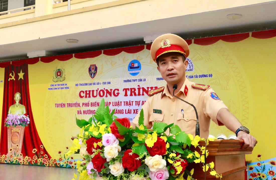 Đồng chí Thượng tá Nguyễn Hàm Thắng, Phó Trưởng phòng CSGT phát biểu tại Chương trình
