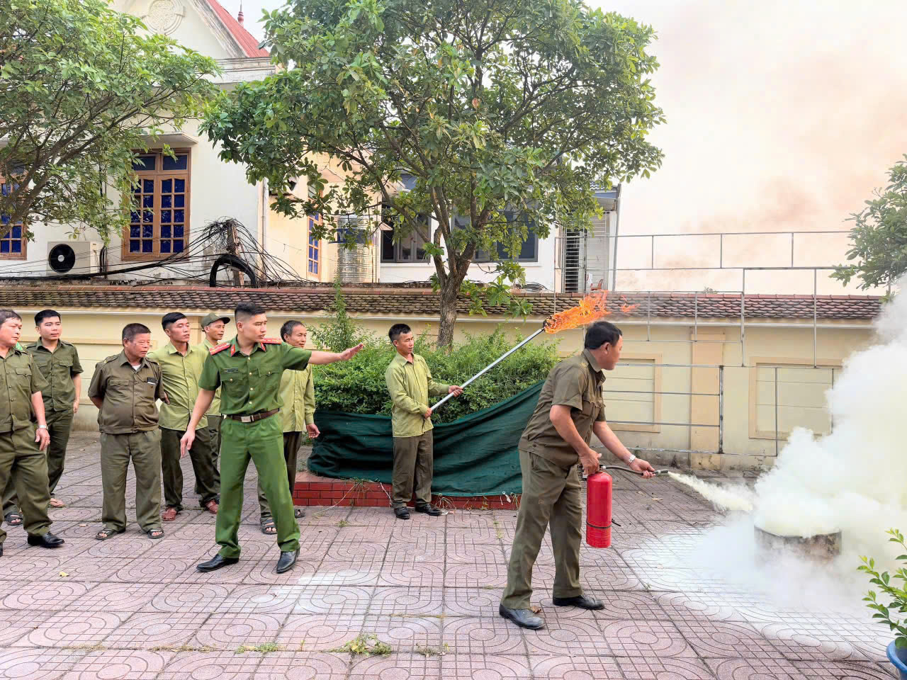 Công an xã Đại Huệ huấn luyện nghiệp vụ về PCCC cho lực lượng bảo vệ ANTT tại cơ sở 