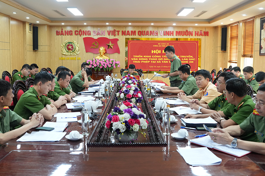 Công an Nghệ An tổ chức Hội nghị triển khai công tác tuyên truyền, vận động người dân tháo gỡ rào chắn, lán gác trái phép