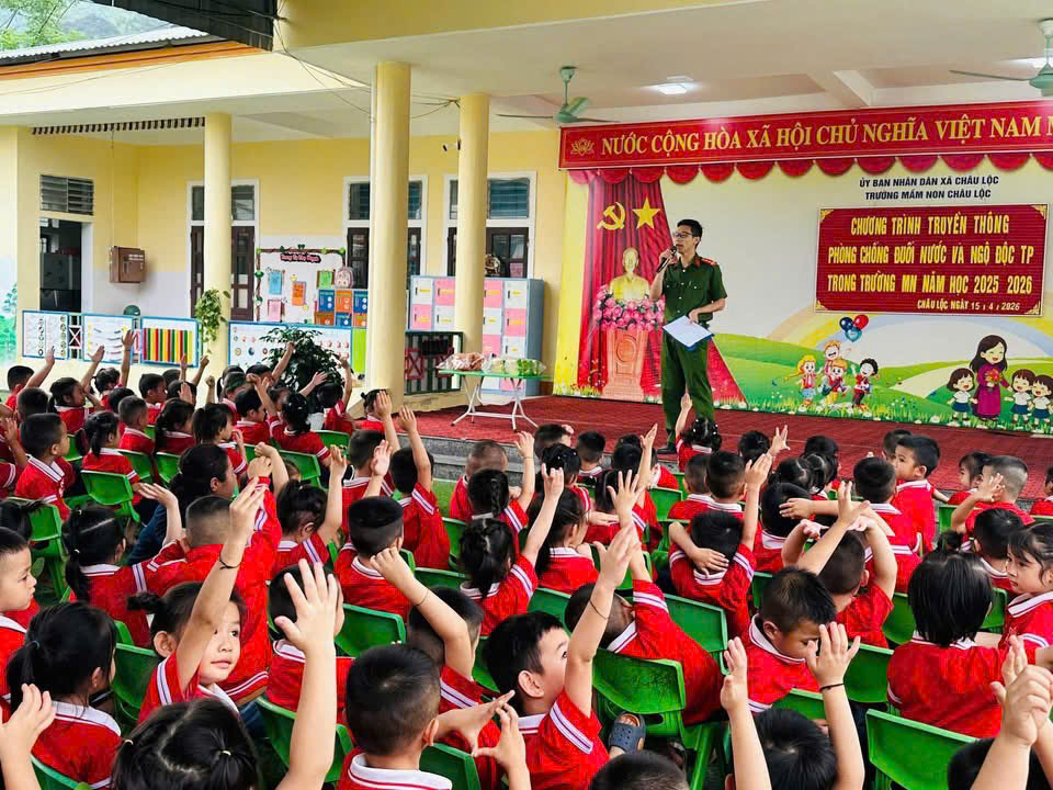 Công an xã tuyên truyền phòng, chống đuối nước cho học sinh