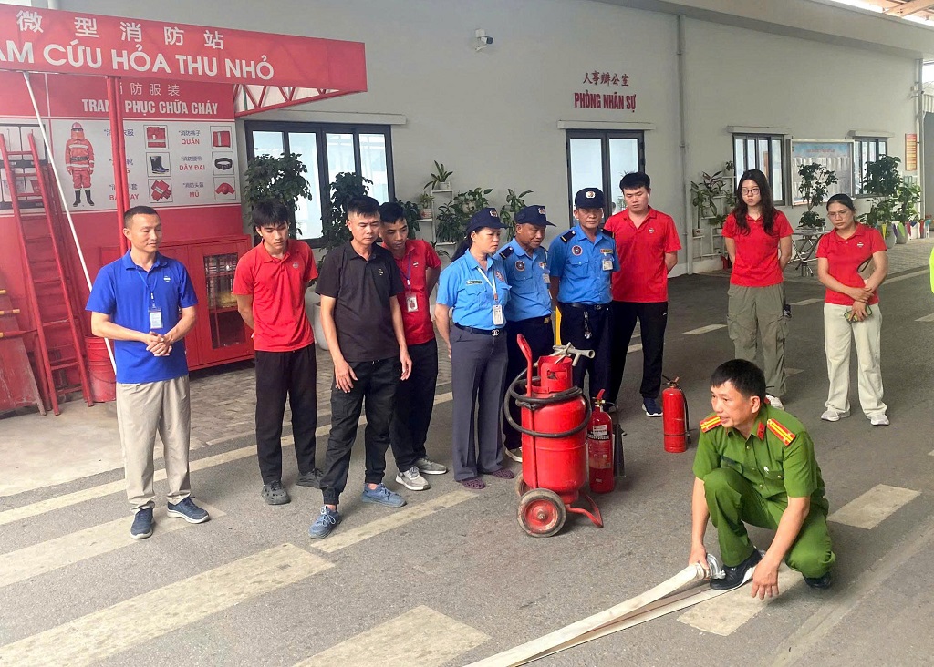 Hướng dẫn lực lượng tại chỗ sử dụng phương tiện chữa cháy, chủ động xử lý, tránh lúng túng khi có sự cố