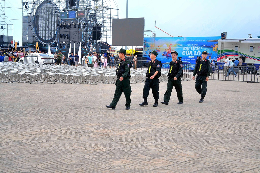Lực lượng Cảnh sát cơ động sẵn sàng bảo vệ tuyệt đối an ninh, an toàn Chương trình “Khai mạc Festival Du lịch Cửa Lò 2026”
