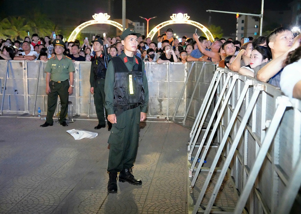 Cán bộ, chiến sỹ tham gia bảo đảm ANTT Chương trình “Khai mạc Festival Du lịch Cửa Lò 2026”