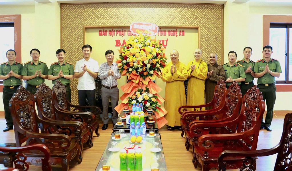 Công an tỉnh Nghệ An chúc mừng đại lễ Phật đản Phật lịch 2570
