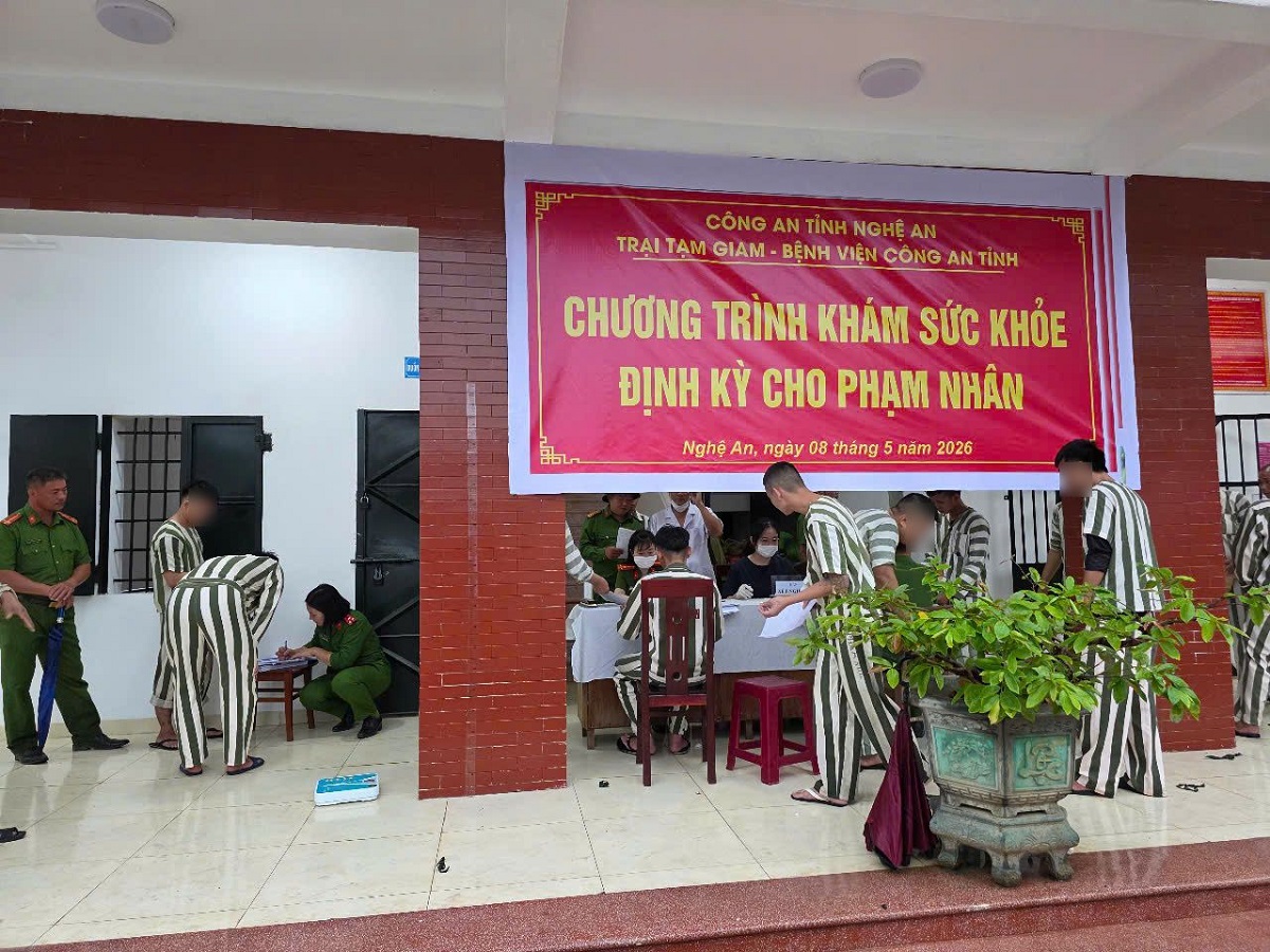 Đăng ký hồ sơ, làm thủ tục khám sức khỏe cho phạm nhân