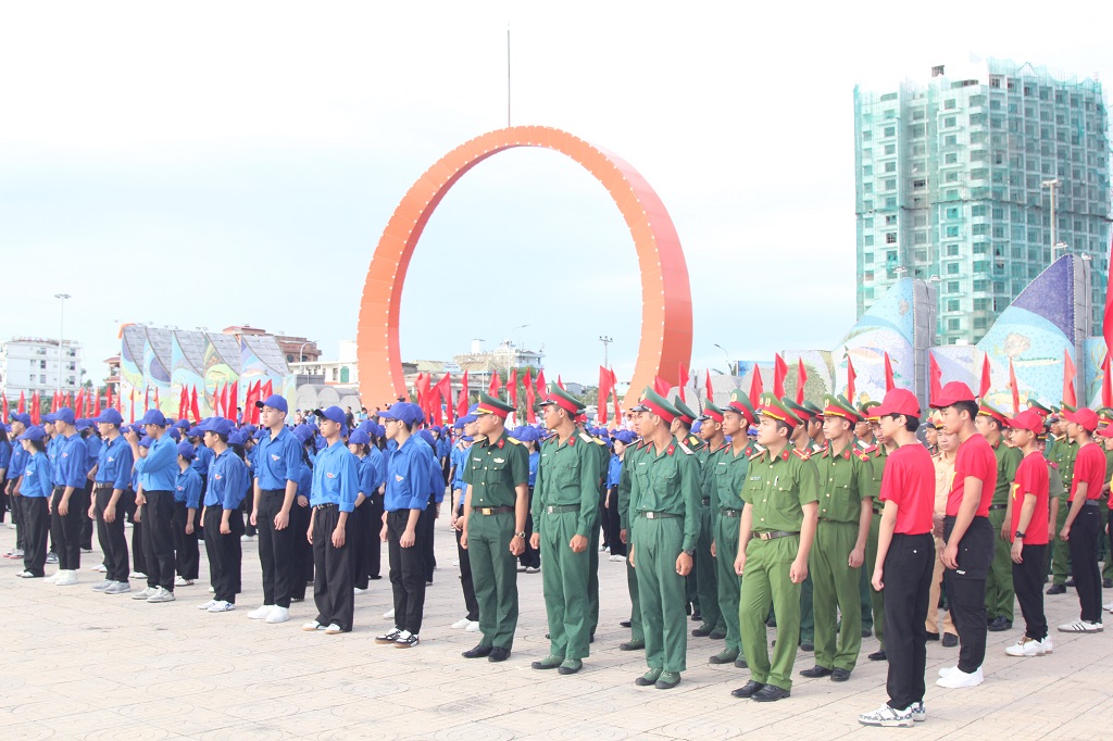 Đoàn viên, thanh niên Công an tỉnh Nghệ An tham gia Lê Khởi động “Hành trình Tôi yêu Tổ quốc tôi” năm 2026