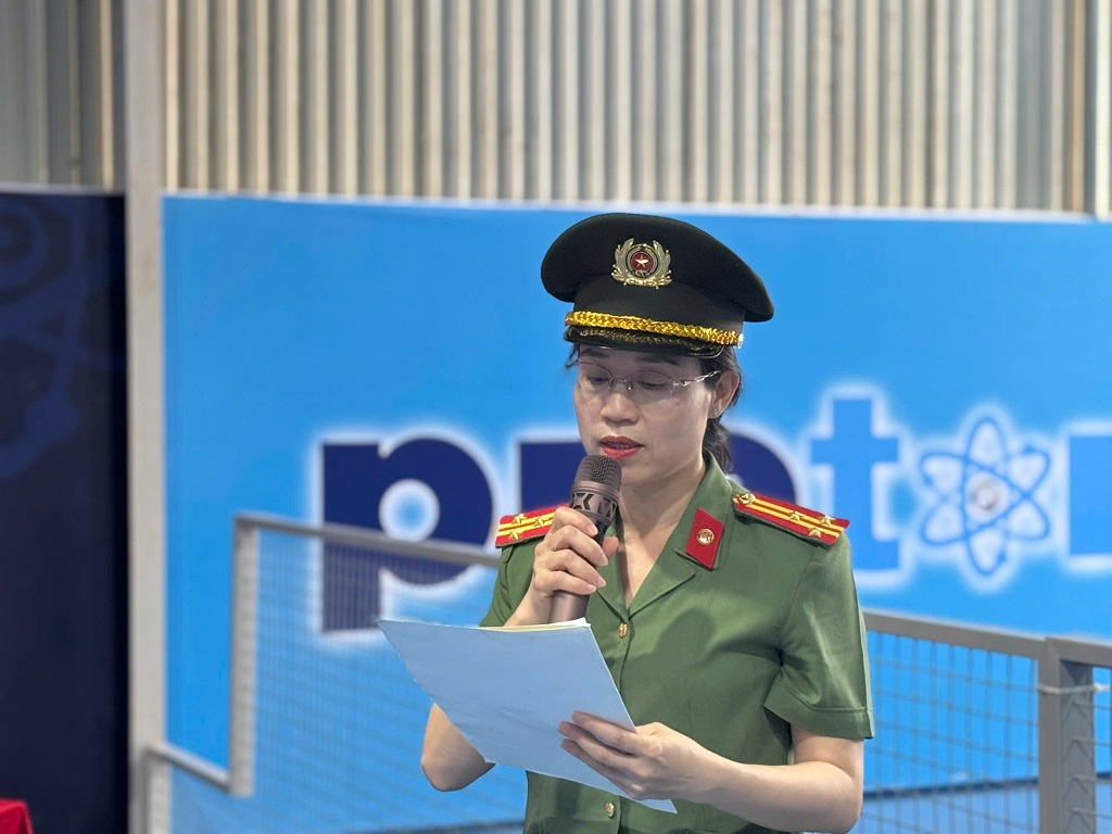 Đại  diện Lãnh đạo Phòng An ninh đối ngoại  phát biểu khai mạc giải đấu