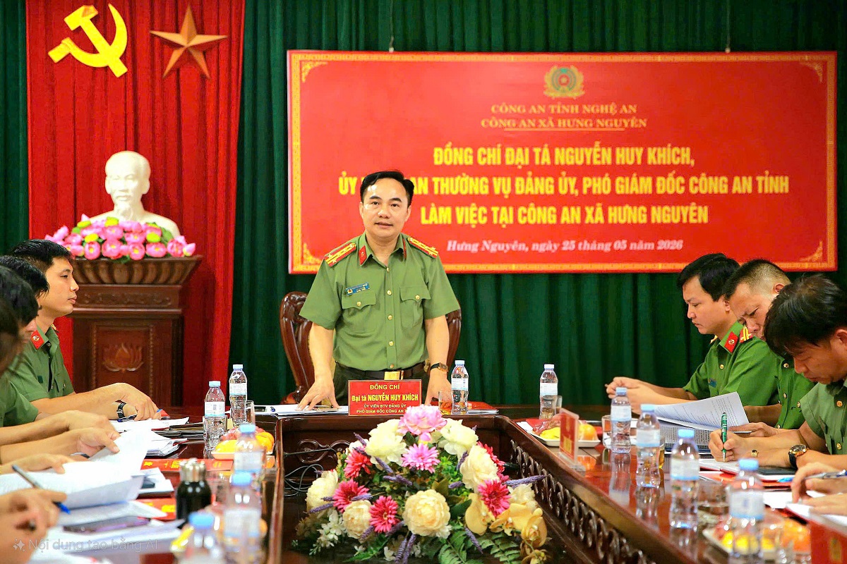 Đồng chí Đại tá Nguyễn Huy Khích, Ủy viên Ban Thường vụ Đảng ủy, Phó Giám đốc Công an tỉnh phát biểu chỉ đạo