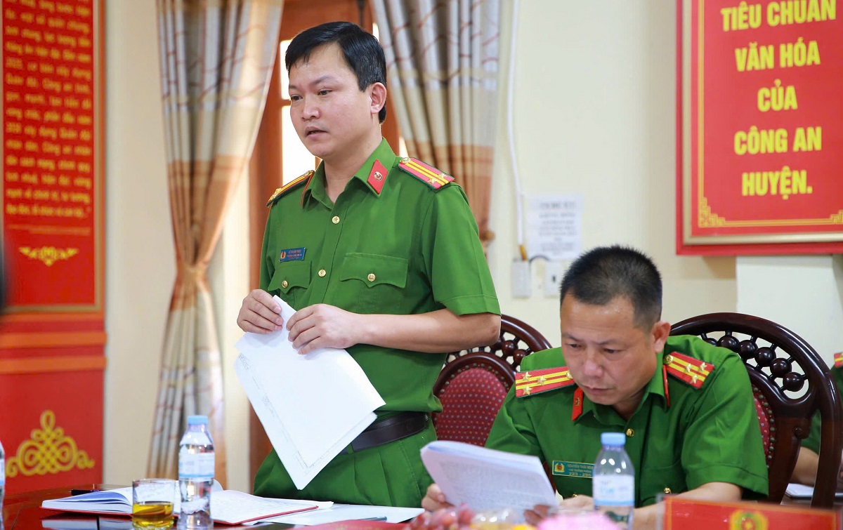 Đồng chí Trung tá Lê Xuân Phúc, Trưởng Công an xã phát biểu