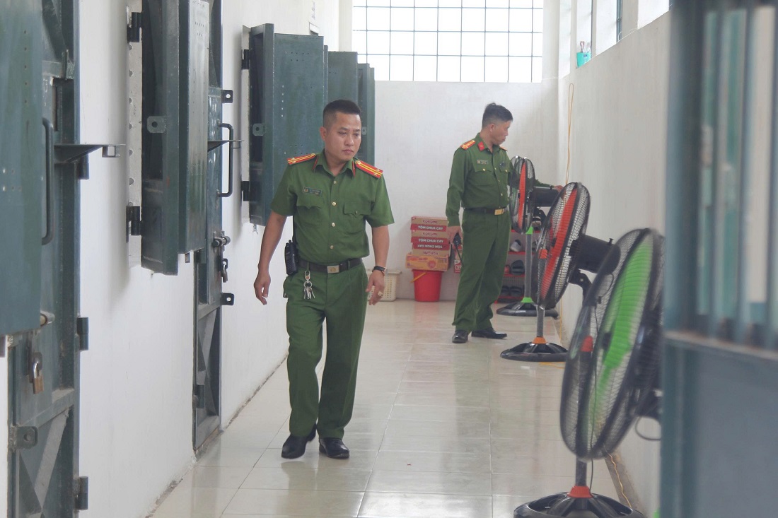 Lãnh đạo, cán bộ, chiến sĩ Trại tạm giam Công an tỉnh Nghệ An thăm hỏi, động viên can, phạm nhân yên tâm cải tạo, sớm tái hòa nhập cộng đồng