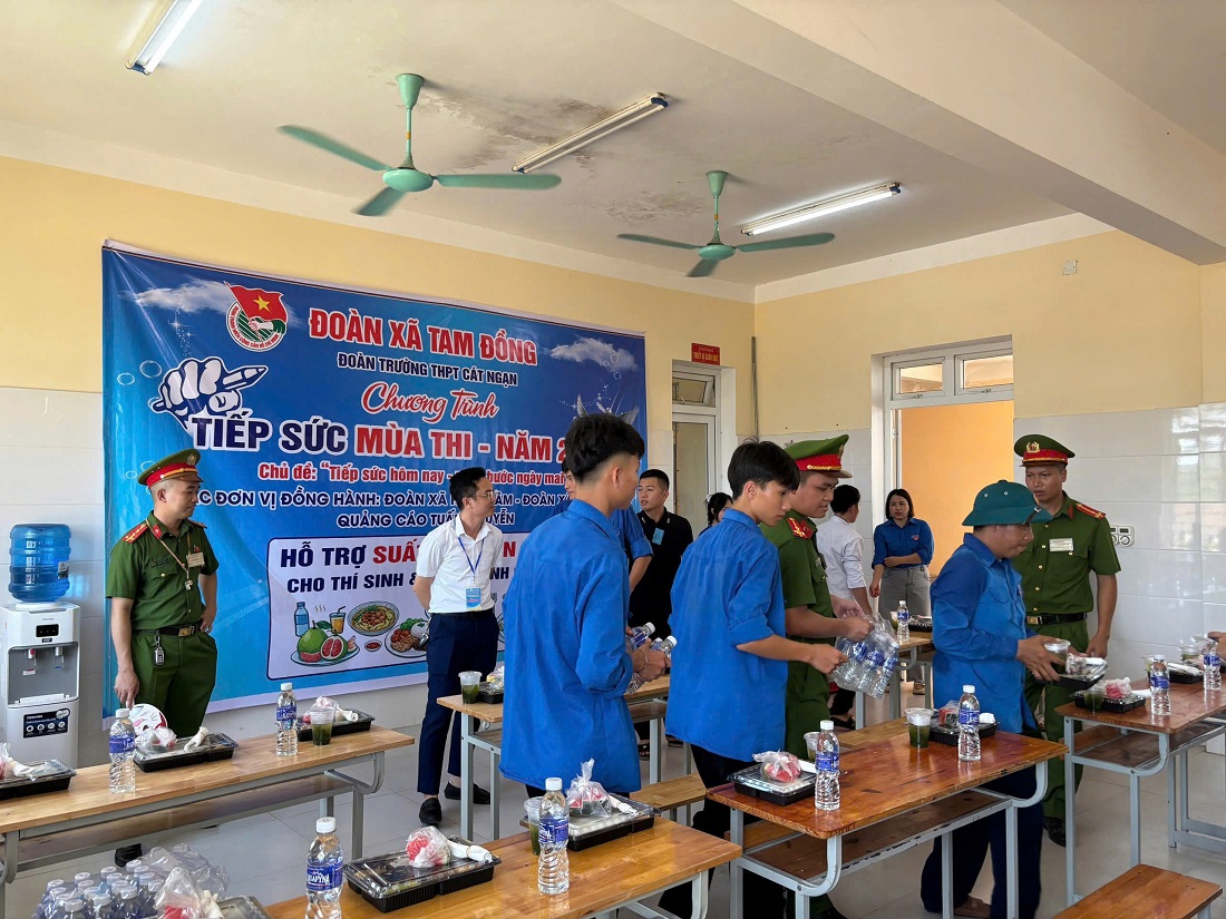 Những suất cơm trưa dành cho sĩ tử được các lực lượng chuẩn bị chu đáo, đảm bảo dinh dưỡng, vệ sinh an toàn thực phẩm