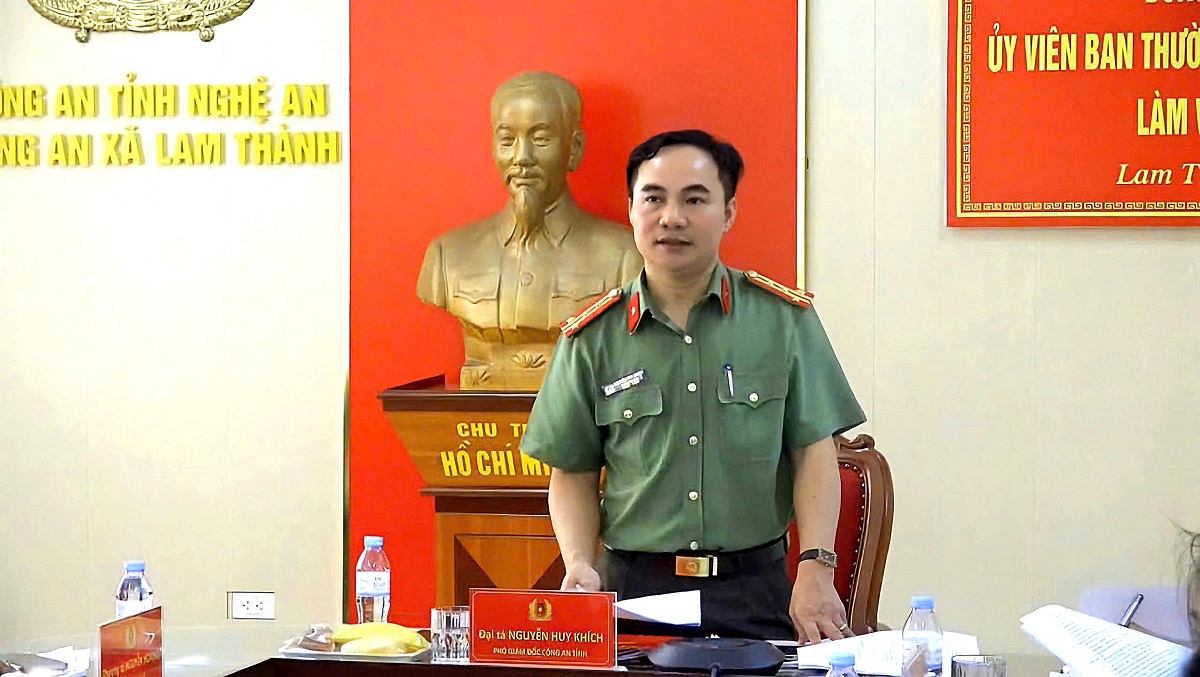 Đồng chí Đại tá Nguyễn Huy Khích, Ủy viên Ban Thường vụ Đảng ủy, Phó Giám đốc Công an tỉnh phát biểu chỉ đạo