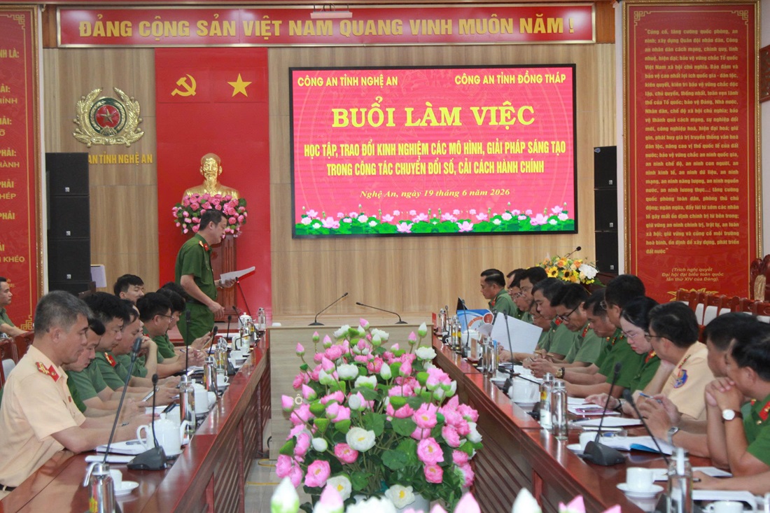Toàn cảnh buổi làm việc