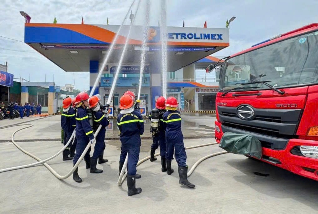 Tuyên truyền kiến thức, kỹ năng PCCC&CNCH tại cửa hàng xăng dầu
