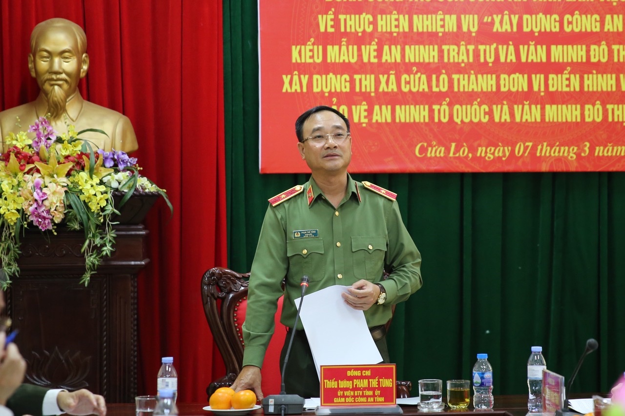 Đồng chí Thiếu tướng Phạm Thế Tùng, Ủy viên Ban Thường vụ Tỉnh ủy, Giám đốc Công an tỉnh chủ trì buổi làm việc