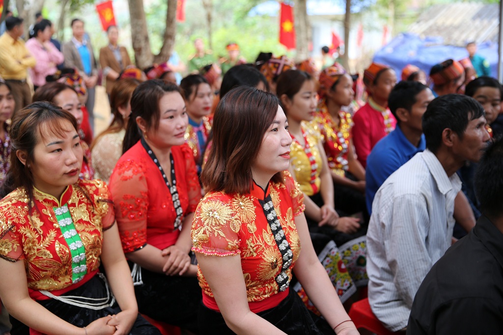 Người dân xã Chiêu Lưu tại Lễ bàn giao