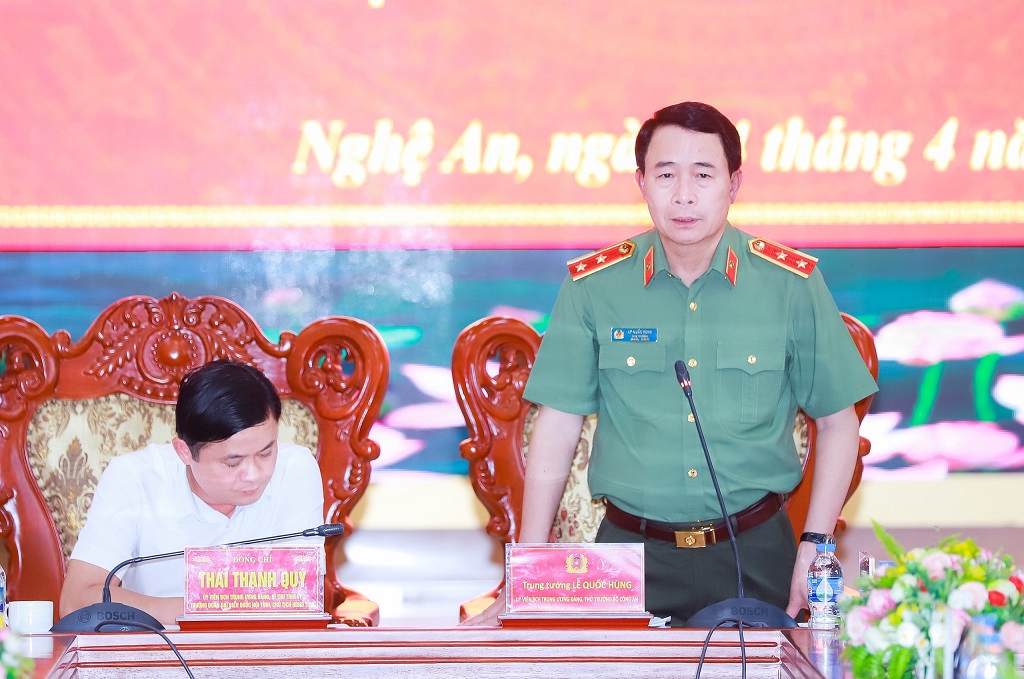 Đồng chí Trung tướng Lê Quốc Hùng, Thứ trưởng Bộ Công an phát biểu chỉ đạo tại Hội nghị