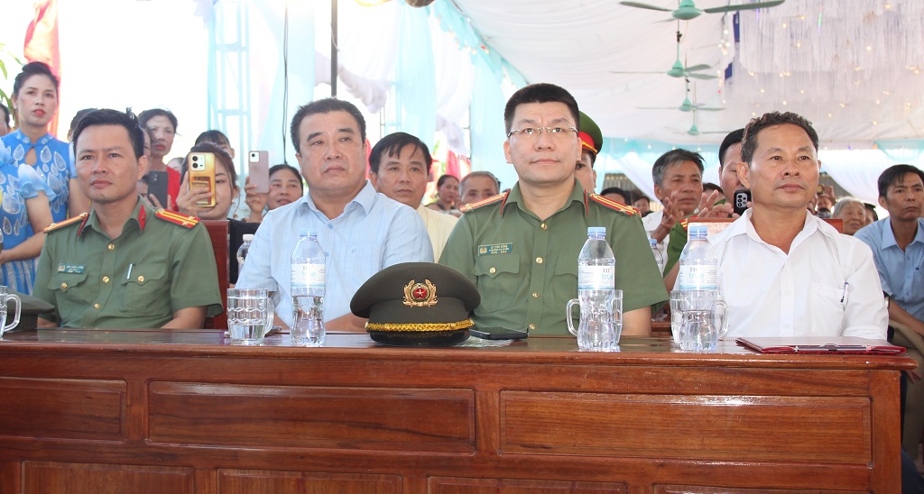 Các đại biểu dự Ngày hội toàn dân bảo vệ ANTQ xã Nghi Hưng