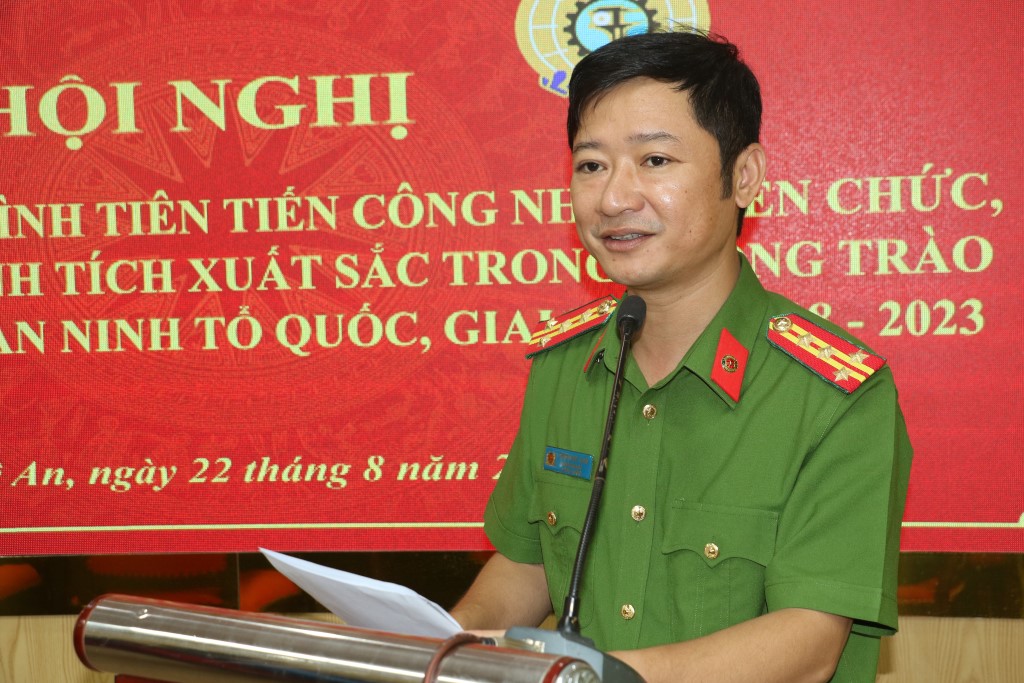 Đồng chí Đại tá Trần Ngọc Tuấn - Phó Giám đốc Công an tỉnh phát biểu kết luận Hội nghị