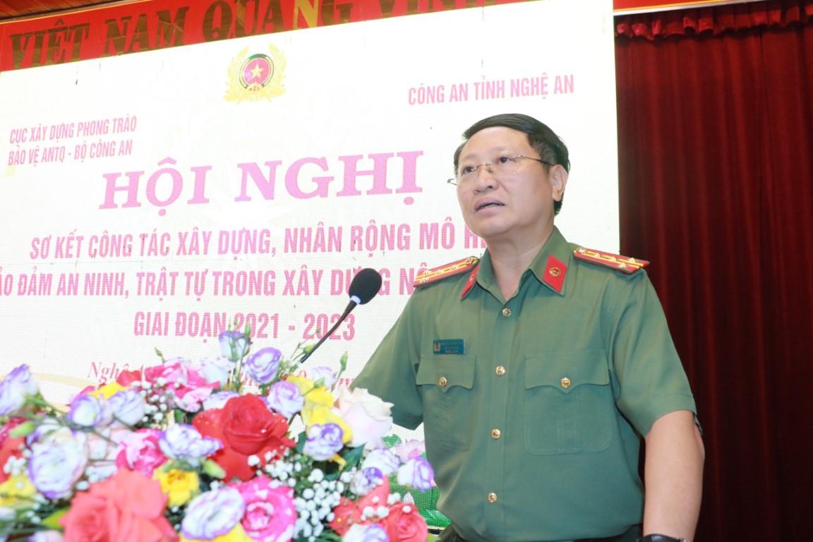 Đồng chí Đại tá Nguyễn Thanh Bình, Phó Cục trưởng Cục Xây dựng phong trào bảo vệ ANTQ phát biểu tại Hội nghị 