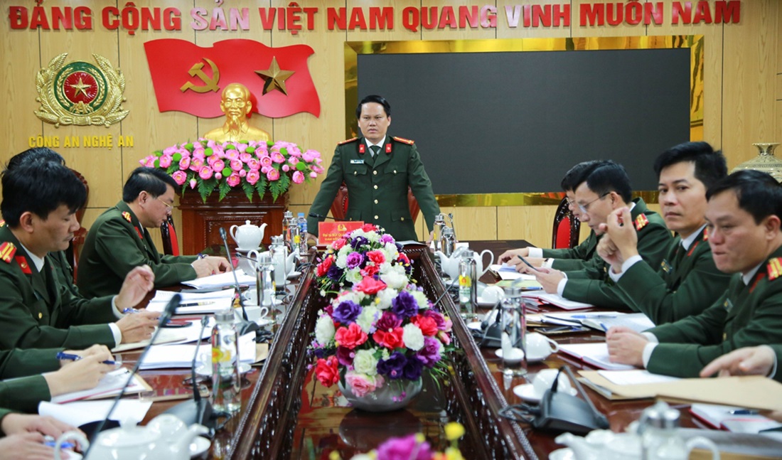 Đại tá Bùi Quang Thanh - Bí thư Đảng ủy, Giám đốc Công an tỉnh  làm việc với Phòng Tổ chức cán bộ