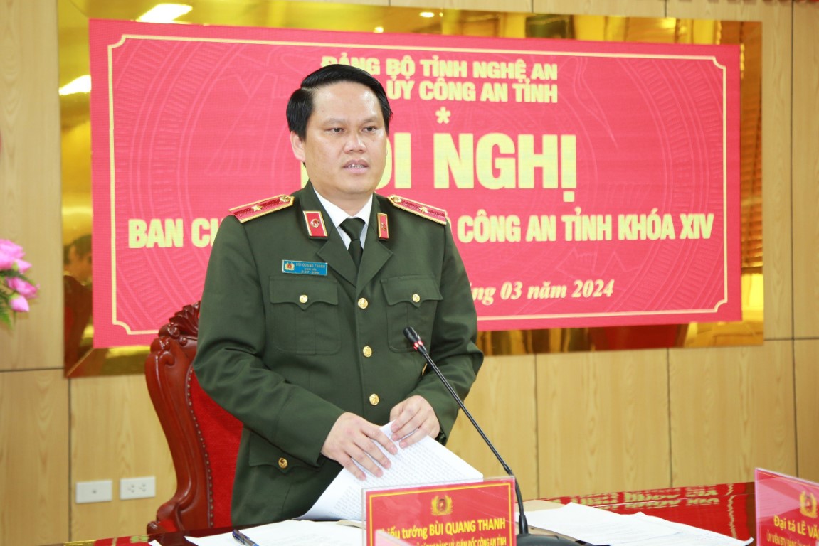 Đồng chí Thiếu tướng Bùi Quang Thanh, Ủy viên Ban Thường vụ Tỉnh ủy, Bí thư Đảng ủy, Giám đốc Công an tỉnh phát biểu chỉ đạo tại Hội nghị