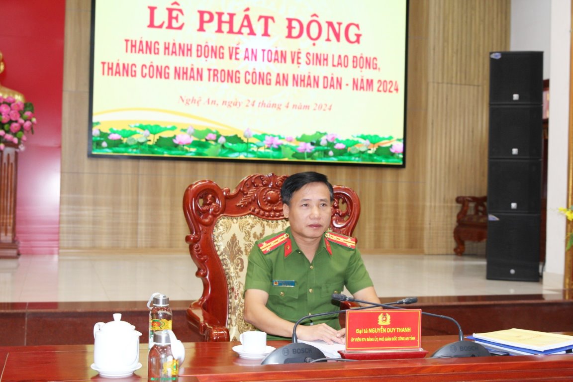 Đồng chí Đại tá Nguyễn Duy Thanh, Phó Giám đốc Công an tỉnh chủ trì tại điểm cầu Công an tỉnh Nghệ An