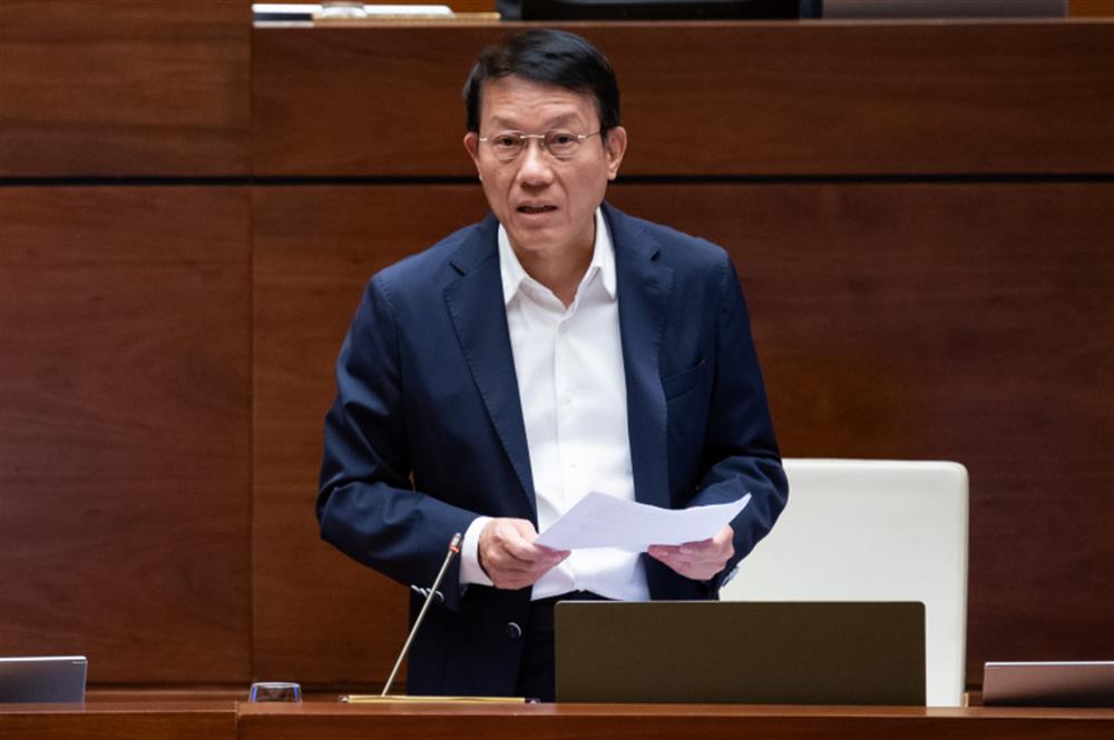 Bộ trưởng Lương Tam Quang phát biểu tiếp thu, giải trình tại phiên thảo luận.