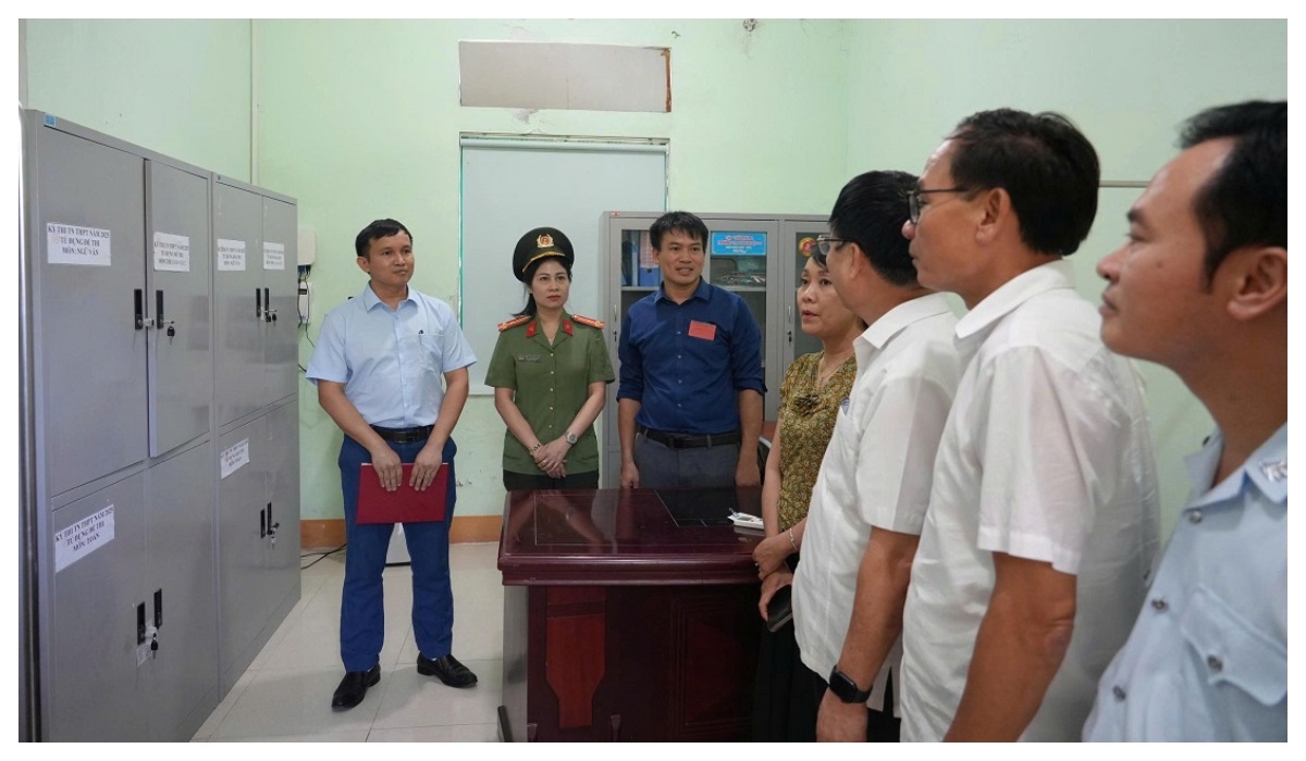 Công an Nghệ An tăng cường kiểm tra đảm bảo an toàn kỳ thi tốt nghiệp THPT năm 2025