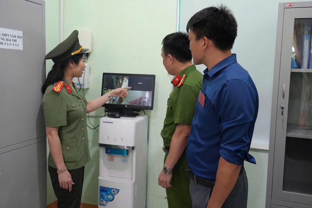 Kiểm tra camera an ninh tại các điểm thi