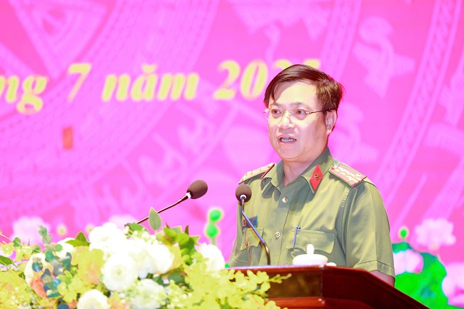 Đồng chí Đại tá Đinh Việt Dũng, Bí thư Đảng ủy, Giám đốc Công an Nghệ An phát biểu chỉ đạo hội nghị